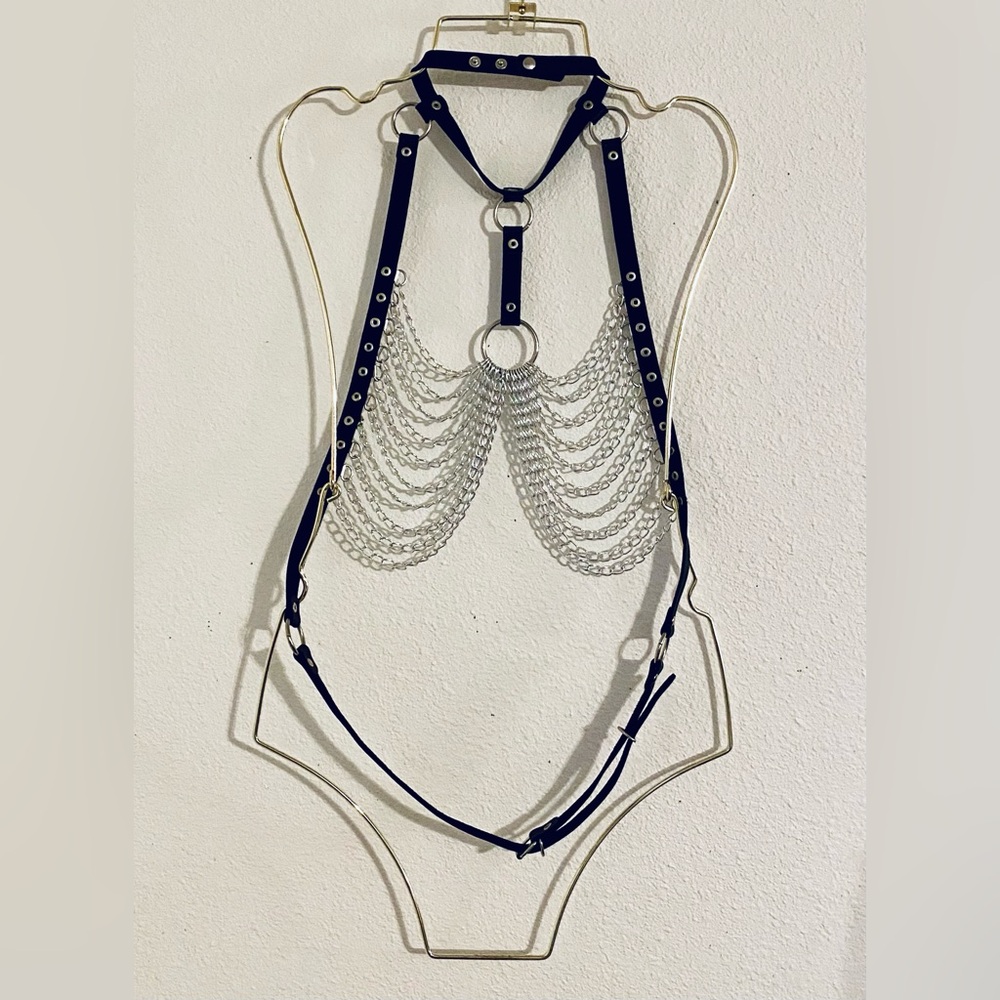 Body Chain Harness Bra Hollow Out Goth Top Cage Strap with Metal Chain Tassel - Picture 9 of 9